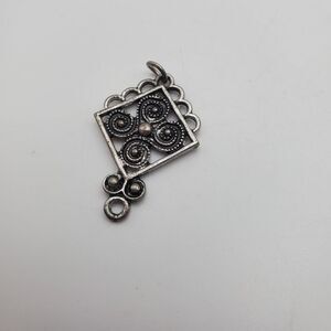 Silver toned filigree Necklace pendant‎